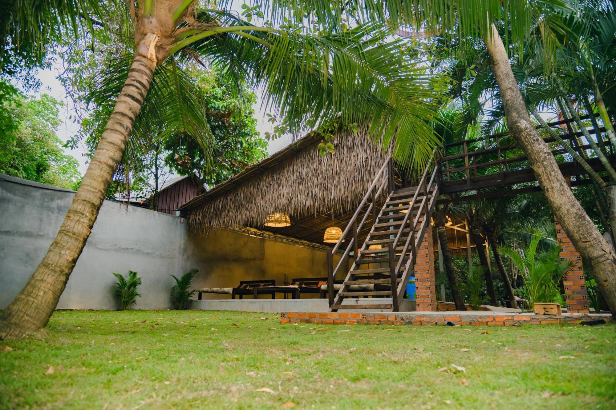 Banyan Tree Hostel Kampot Exterior photo