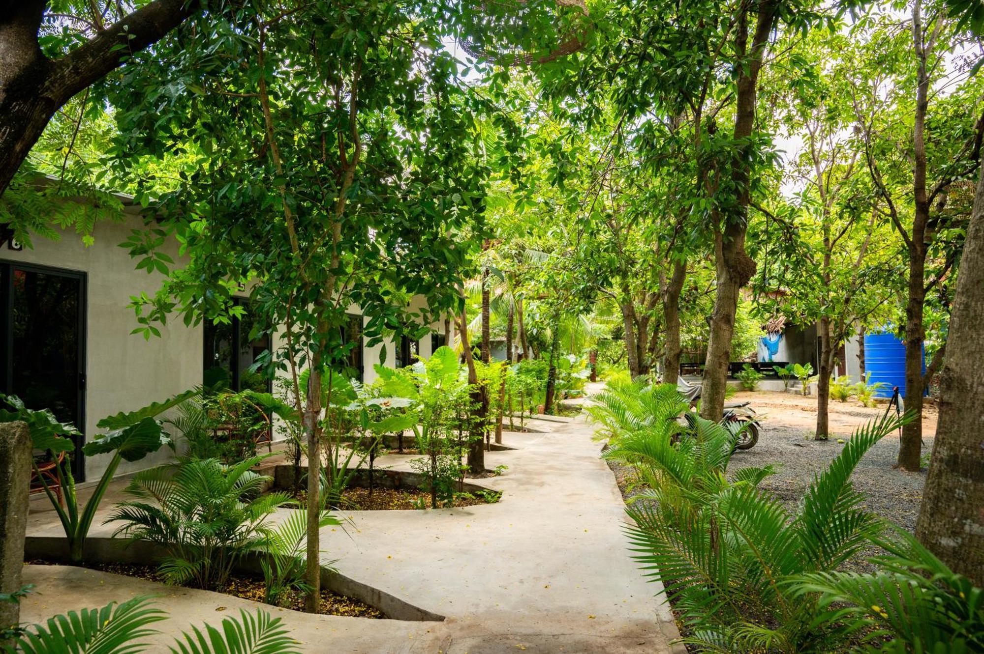 Banyan Tree Hostel Kampot Exterior photo