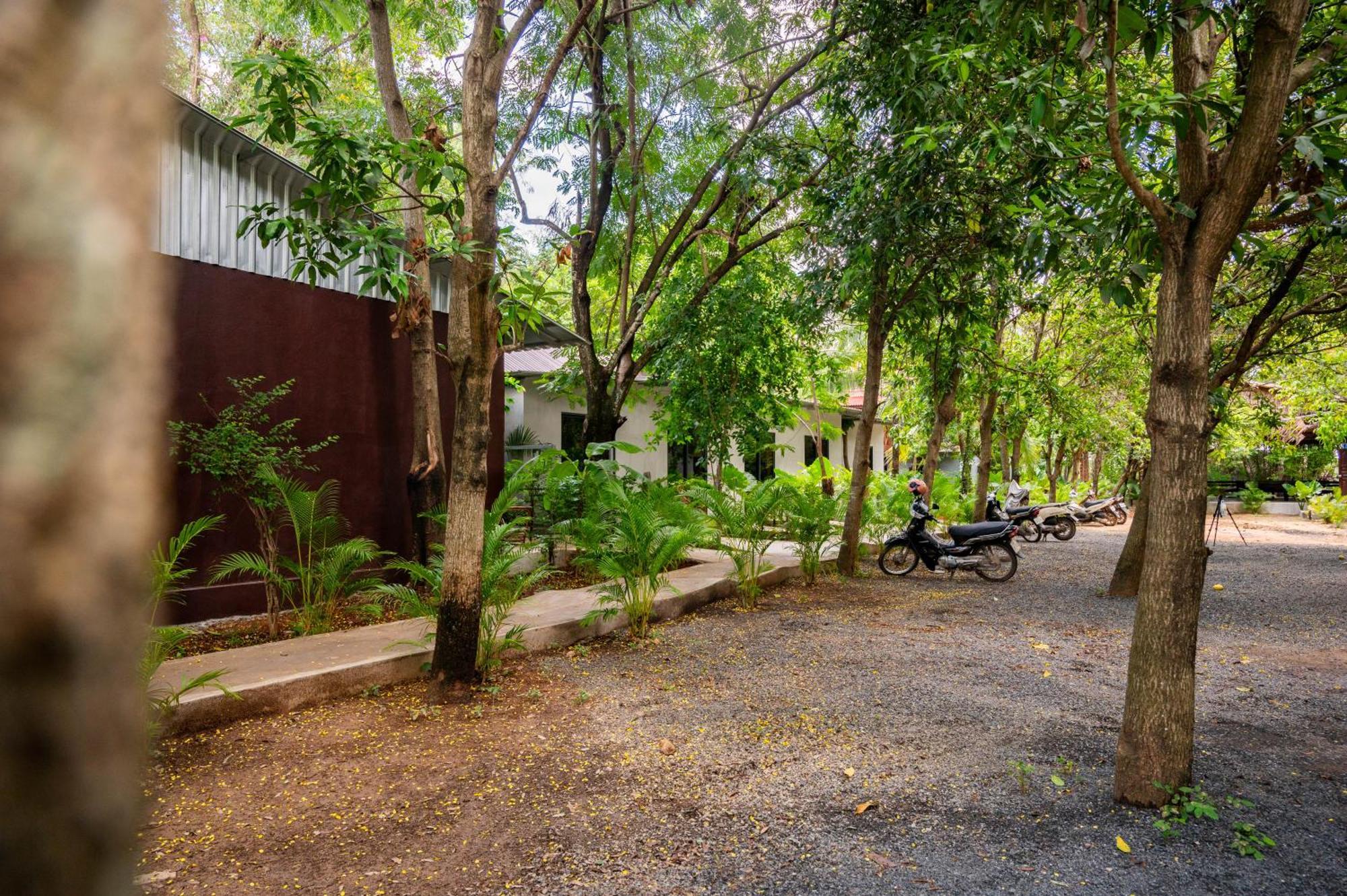 Banyan Tree Hostel Kampot Exterior photo