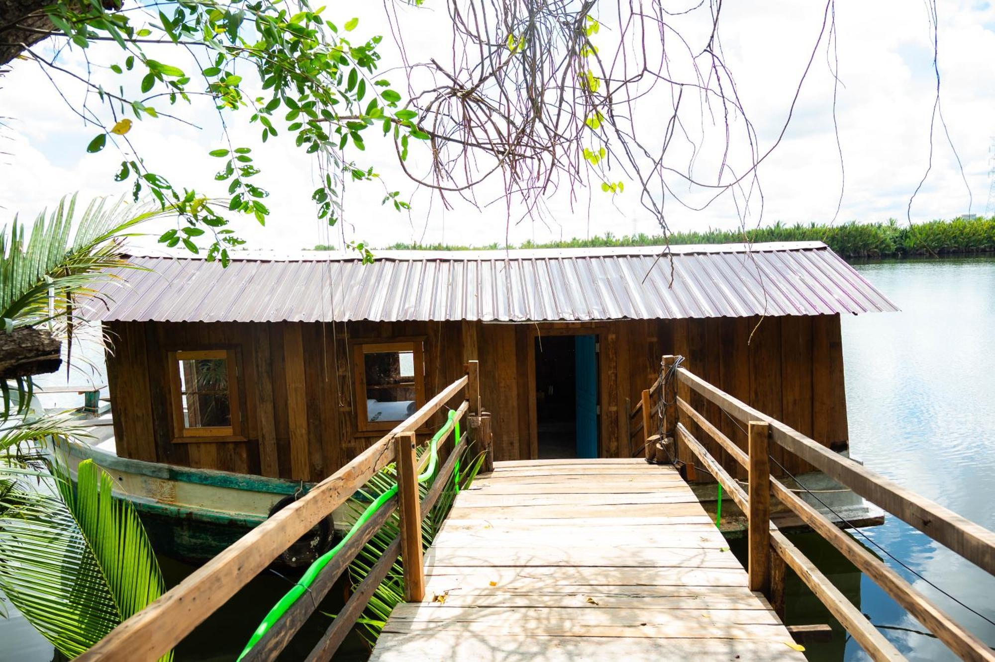 Banyan Tree Hostel Kampot Exterior photo